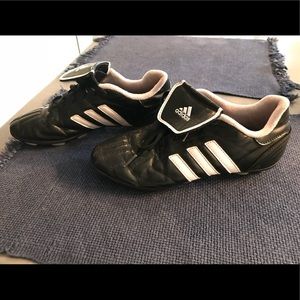 Adidas soccer cleats boys size 5